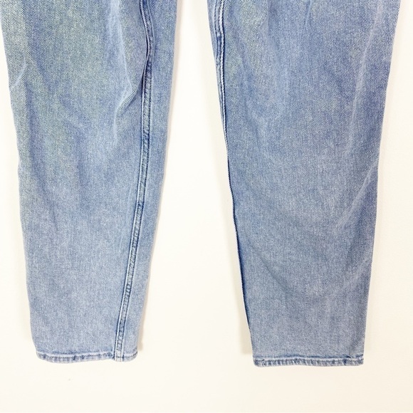 HOLLISTER Curvy High Rise Mom Jeans Distressed Light Wash Size 1S W25 L25 - Picture 6 of 7